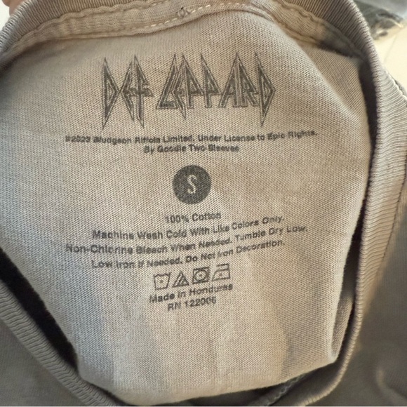 Def Leppard Leopard T Shirt Grey Short Sleeve Faded Worn Wash Goodie Two Sleeve - Picture 4 of 6